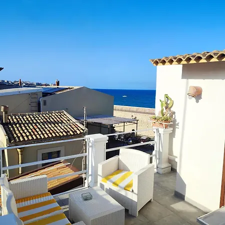 Apartmán Ortigia Vista Cielo E Mare - Ortigiavistamareonweb It